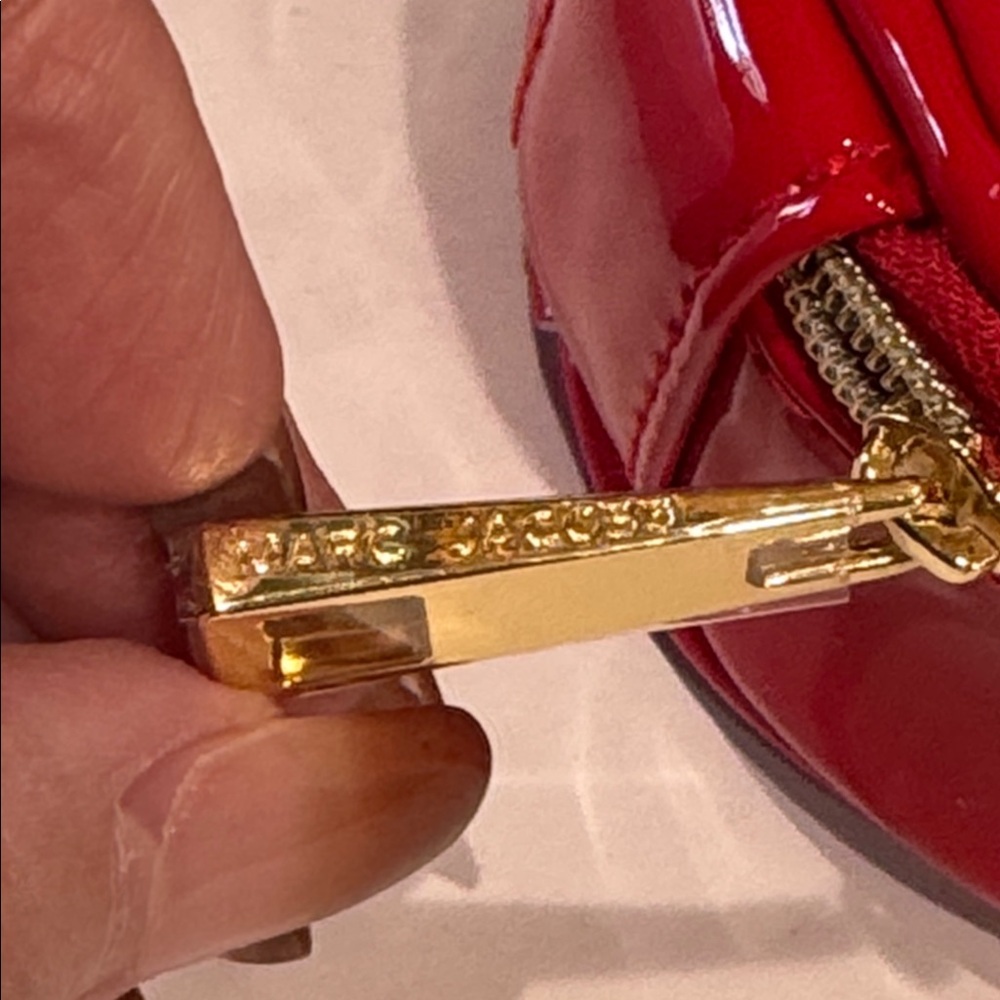 Marc Jacob’s Mini Round Canteen Patent Red Leather Crossbody Bag NWOT - Picture 2 of 9